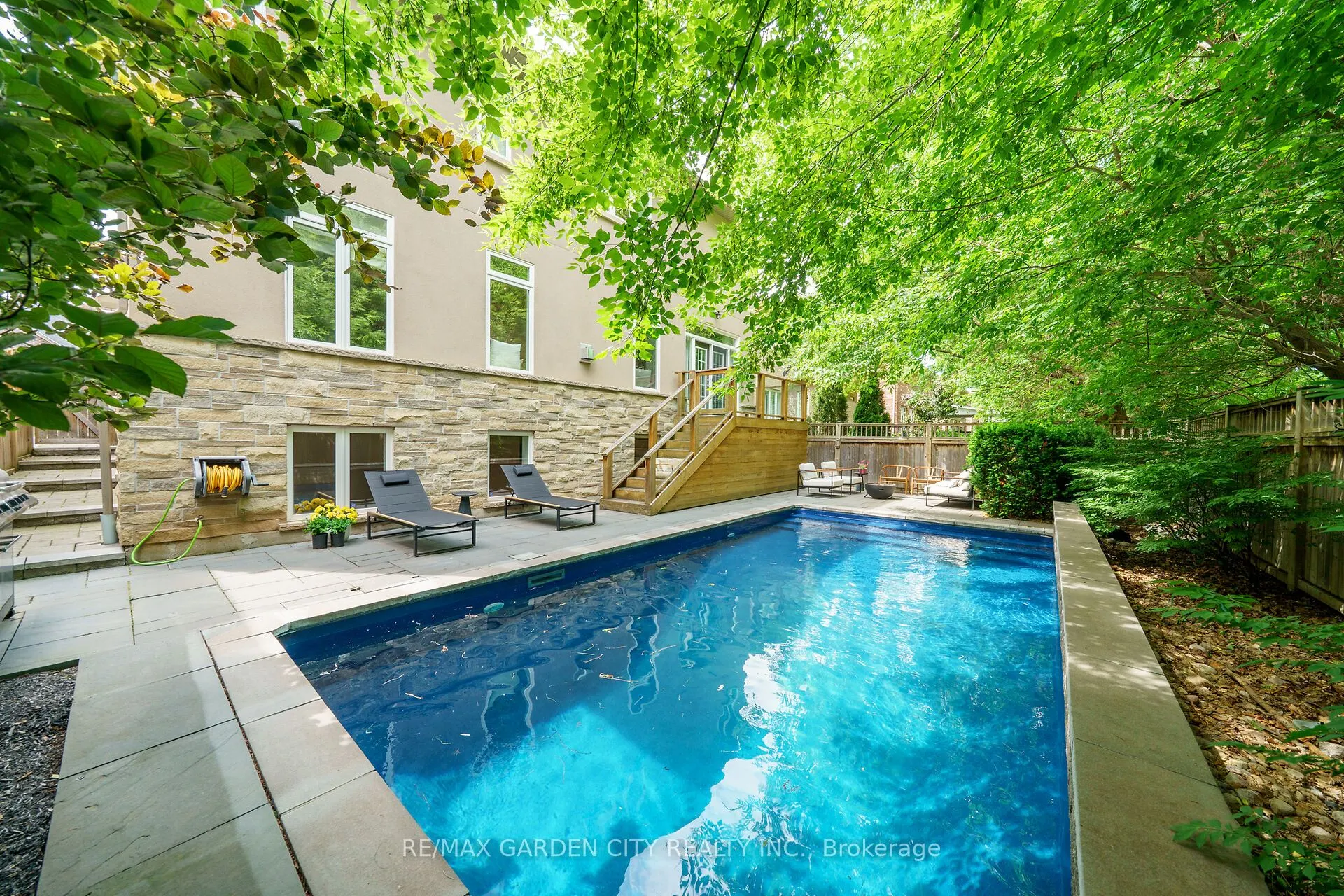6 VANDERBURGH Lane