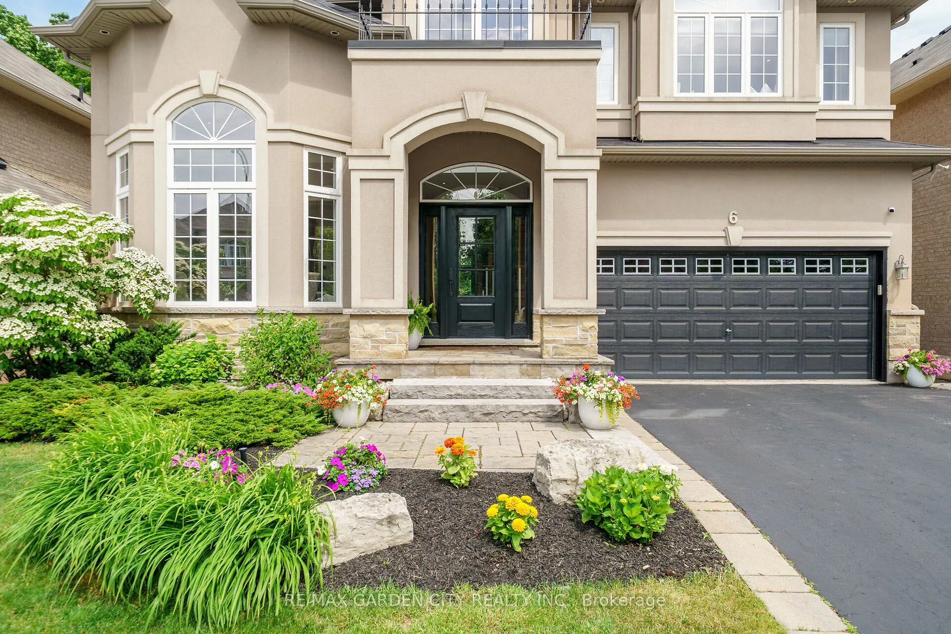 6 VANDERBURGH Lane