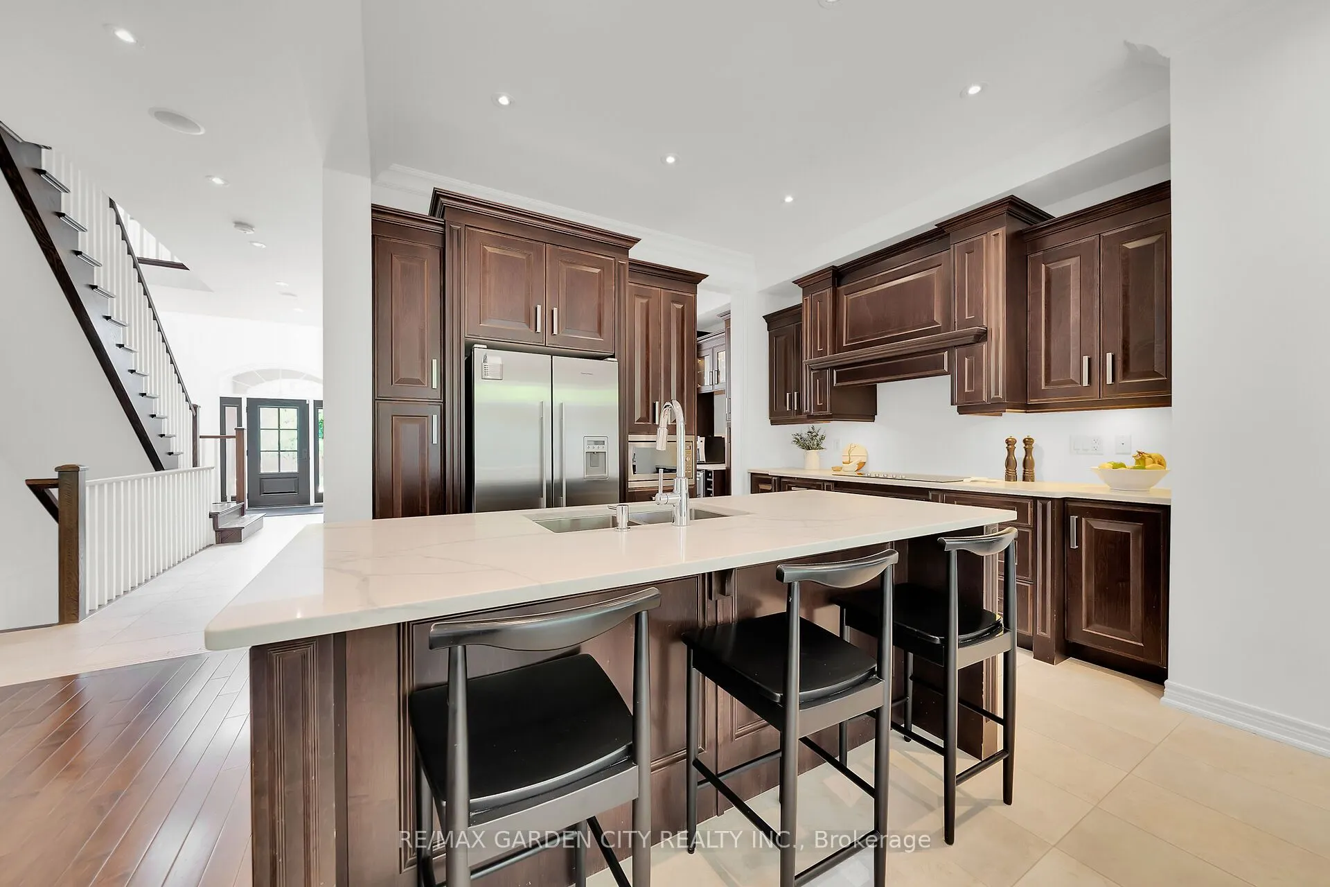 6 VANDERBURGH Lane