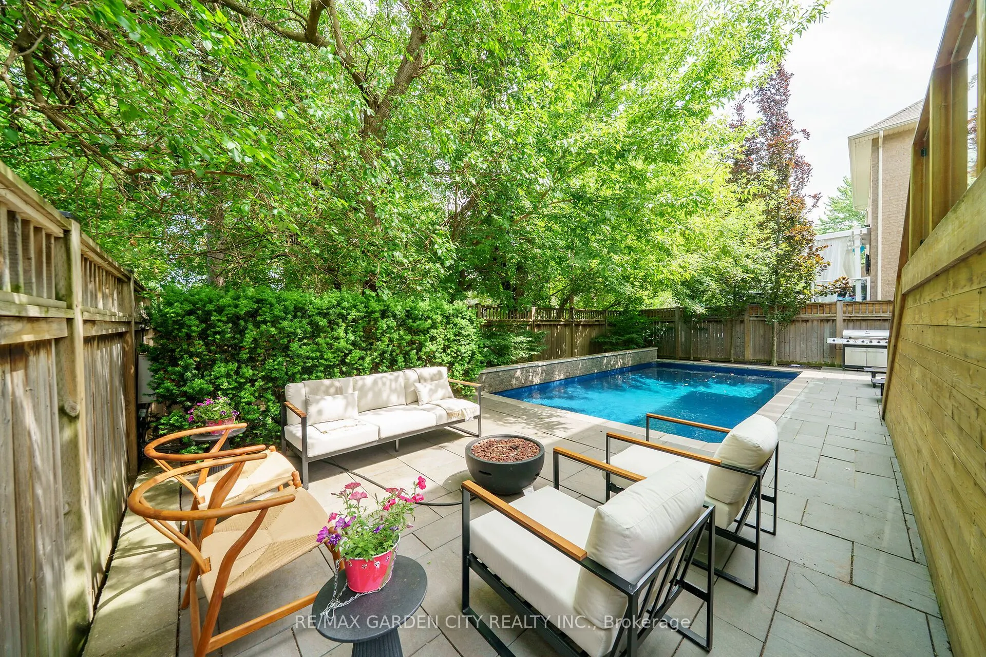 6 VANDERBURGH Lane