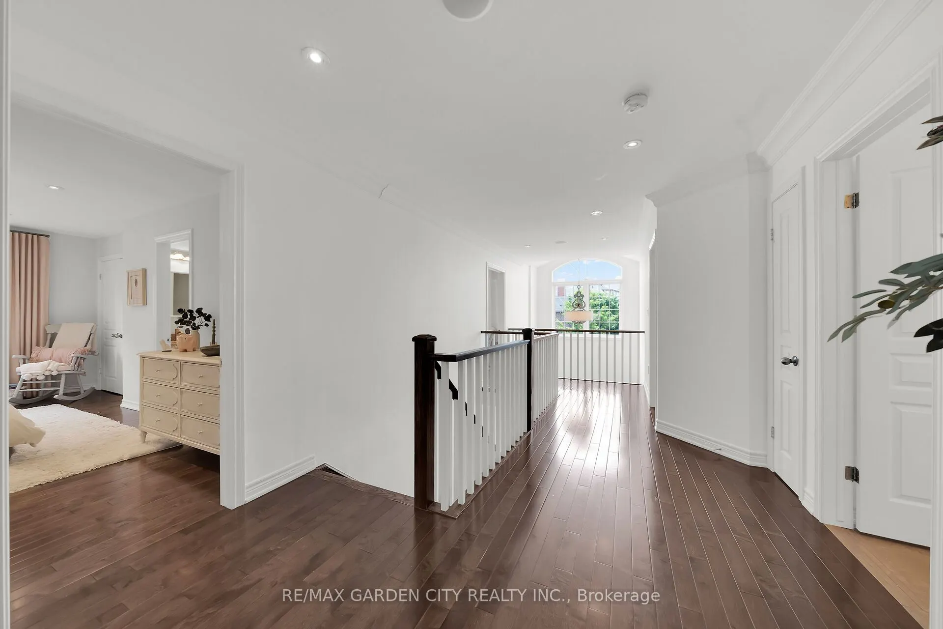 6 VANDERBURGH Lane