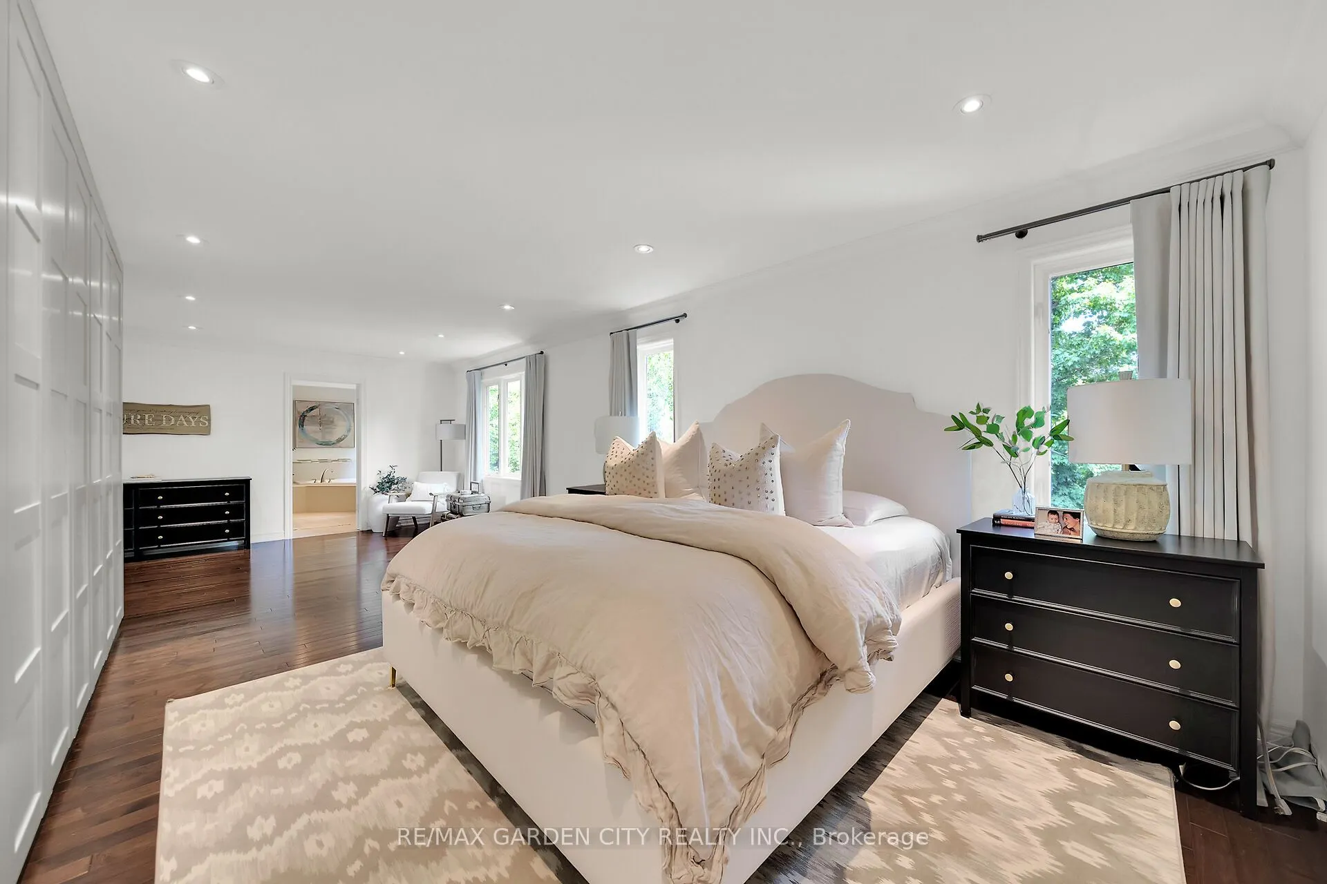 6 VANDERBURGH Lane