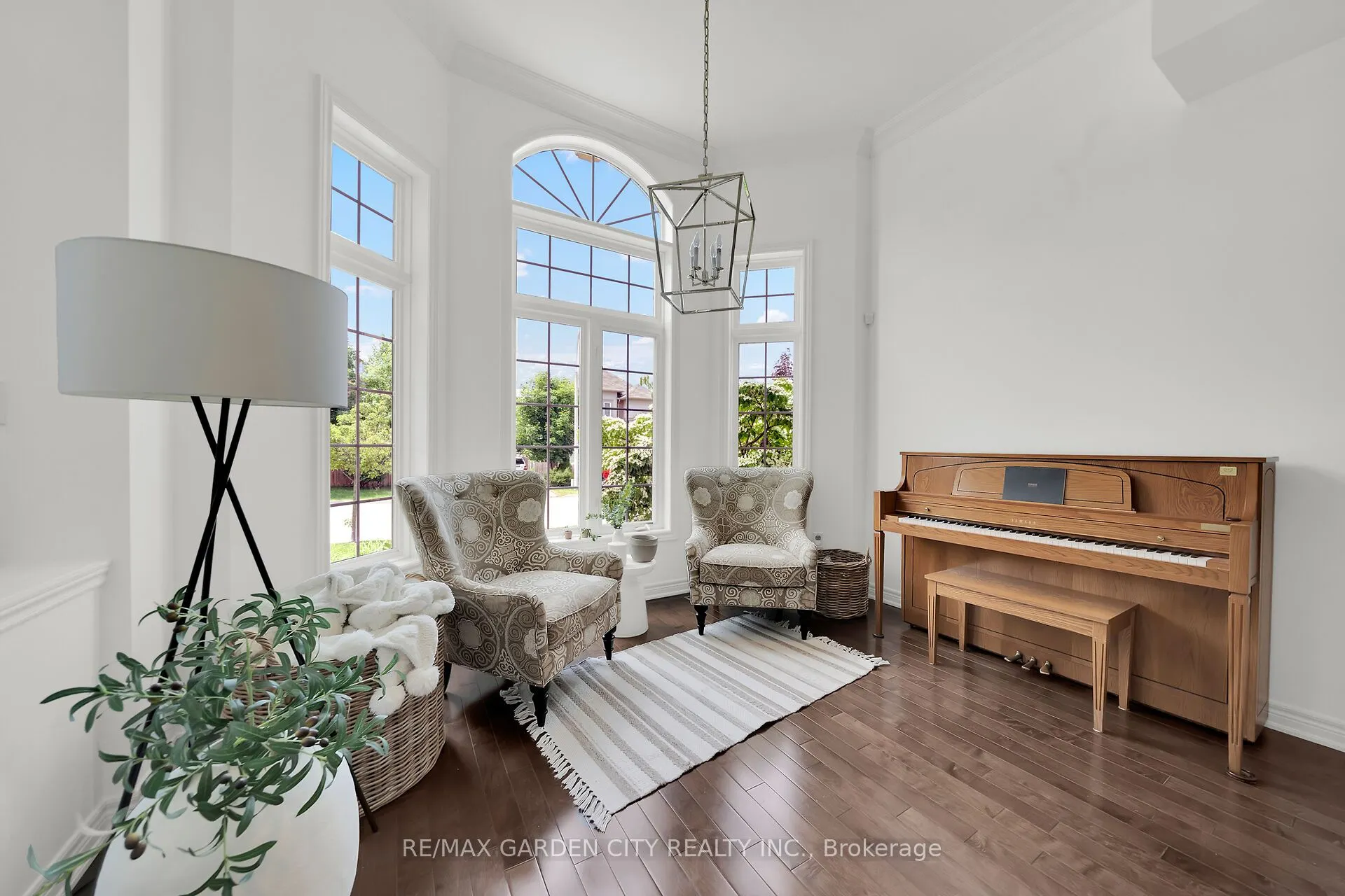6 VANDERBURGH Lane