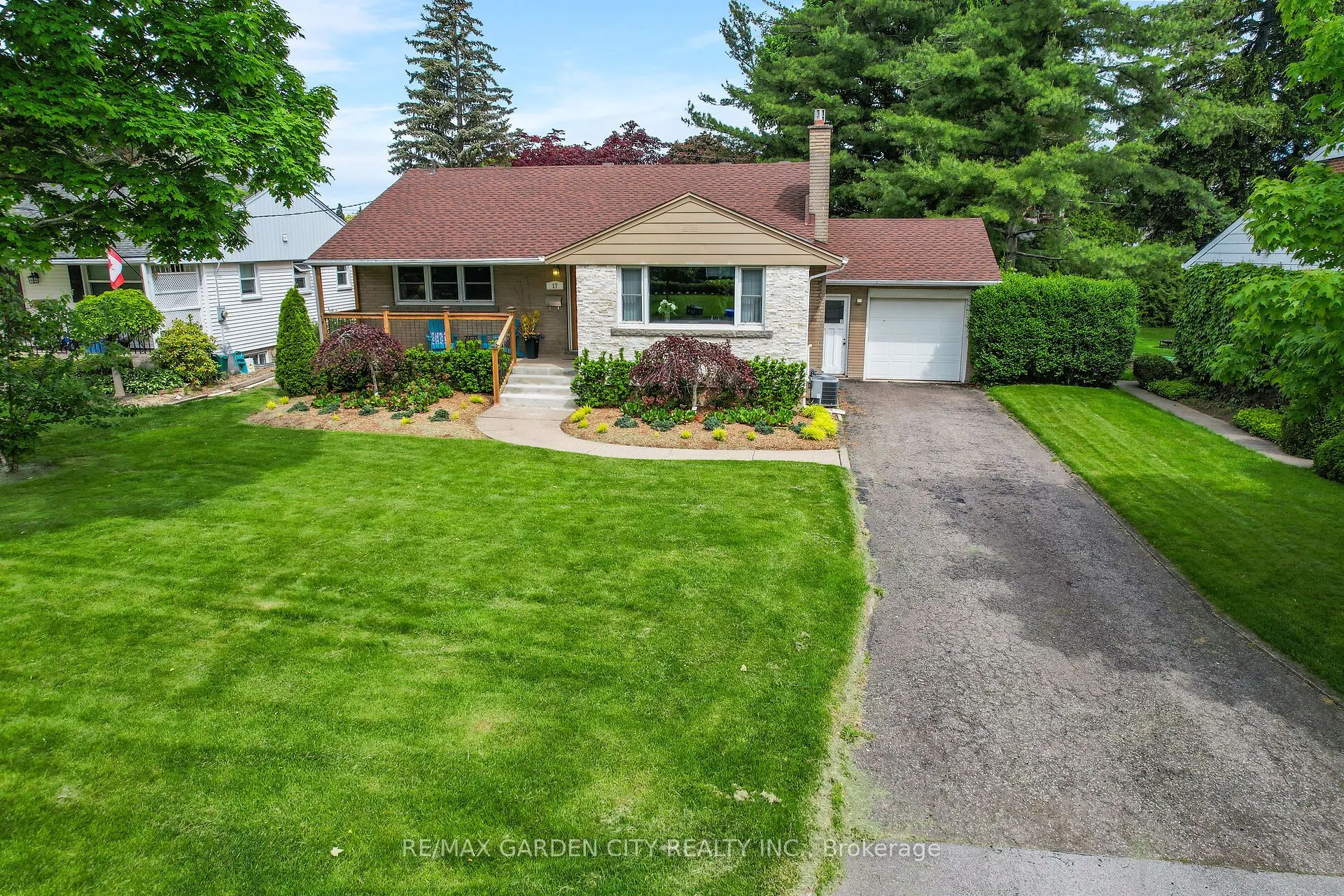 17 Sunnyside Drive