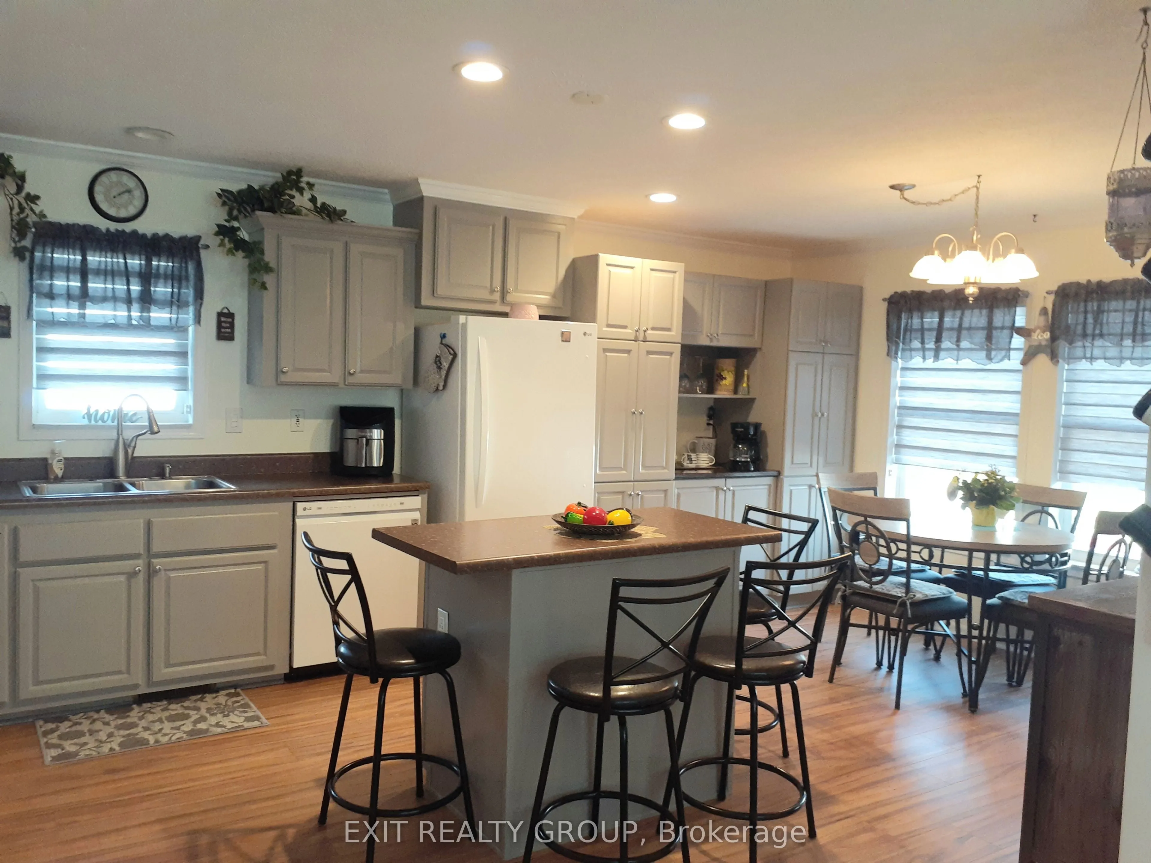 7-152 CONCESSION RD 11 W
