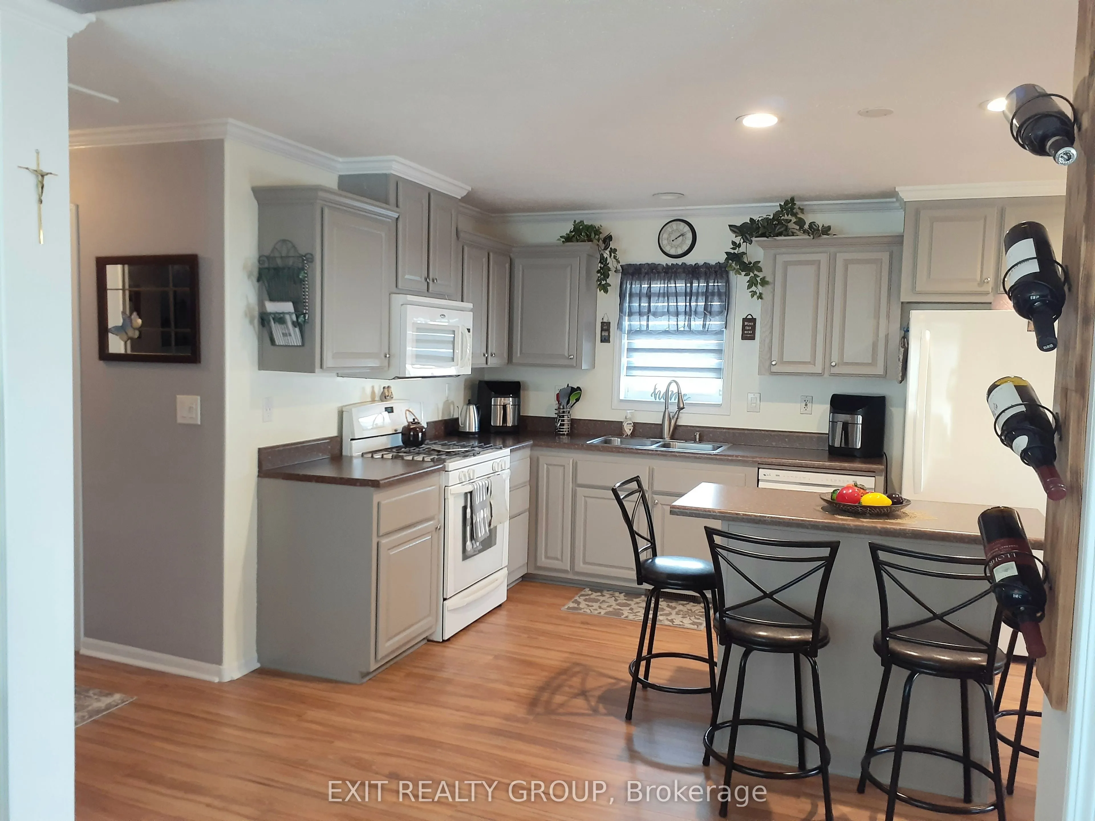 7-152 CONCESSION RD 11 W