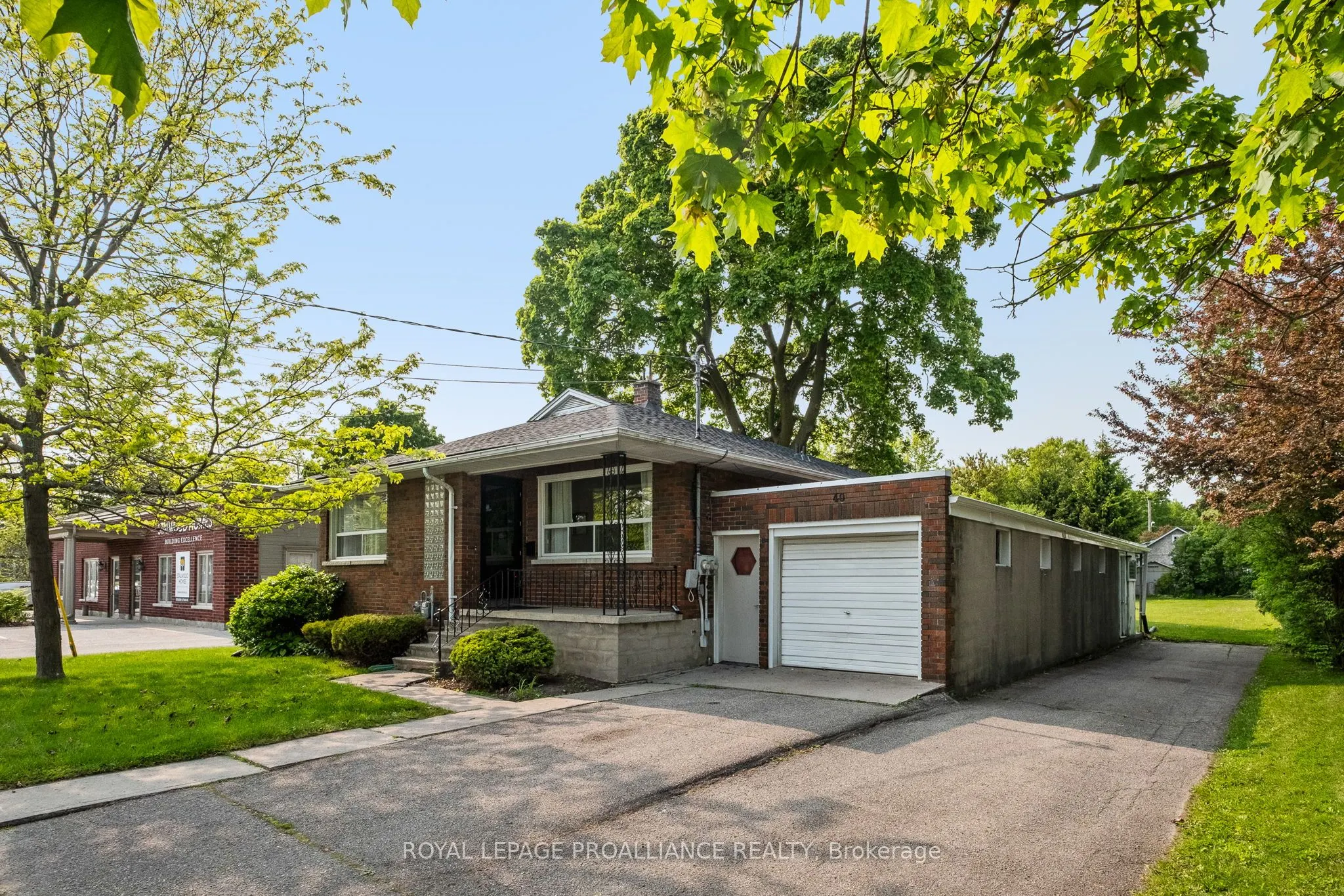 40 University Avenue W