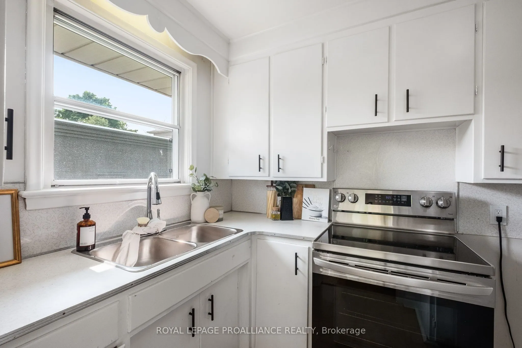 40 University Avenue W