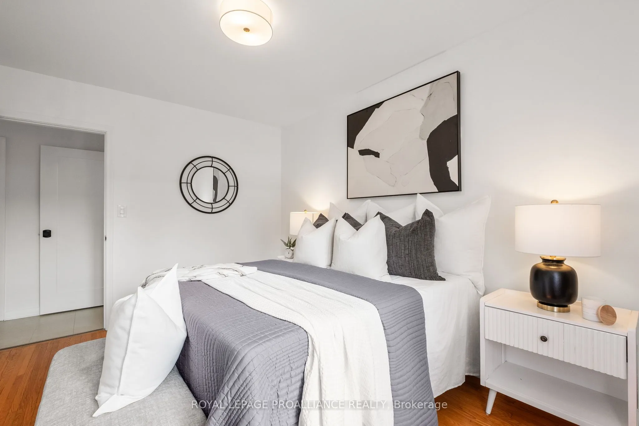 40 University Avenue W