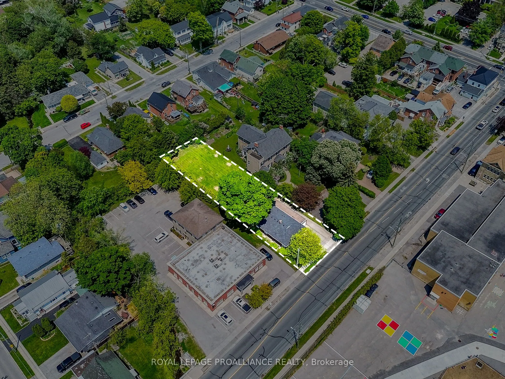 40 University Avenue W
