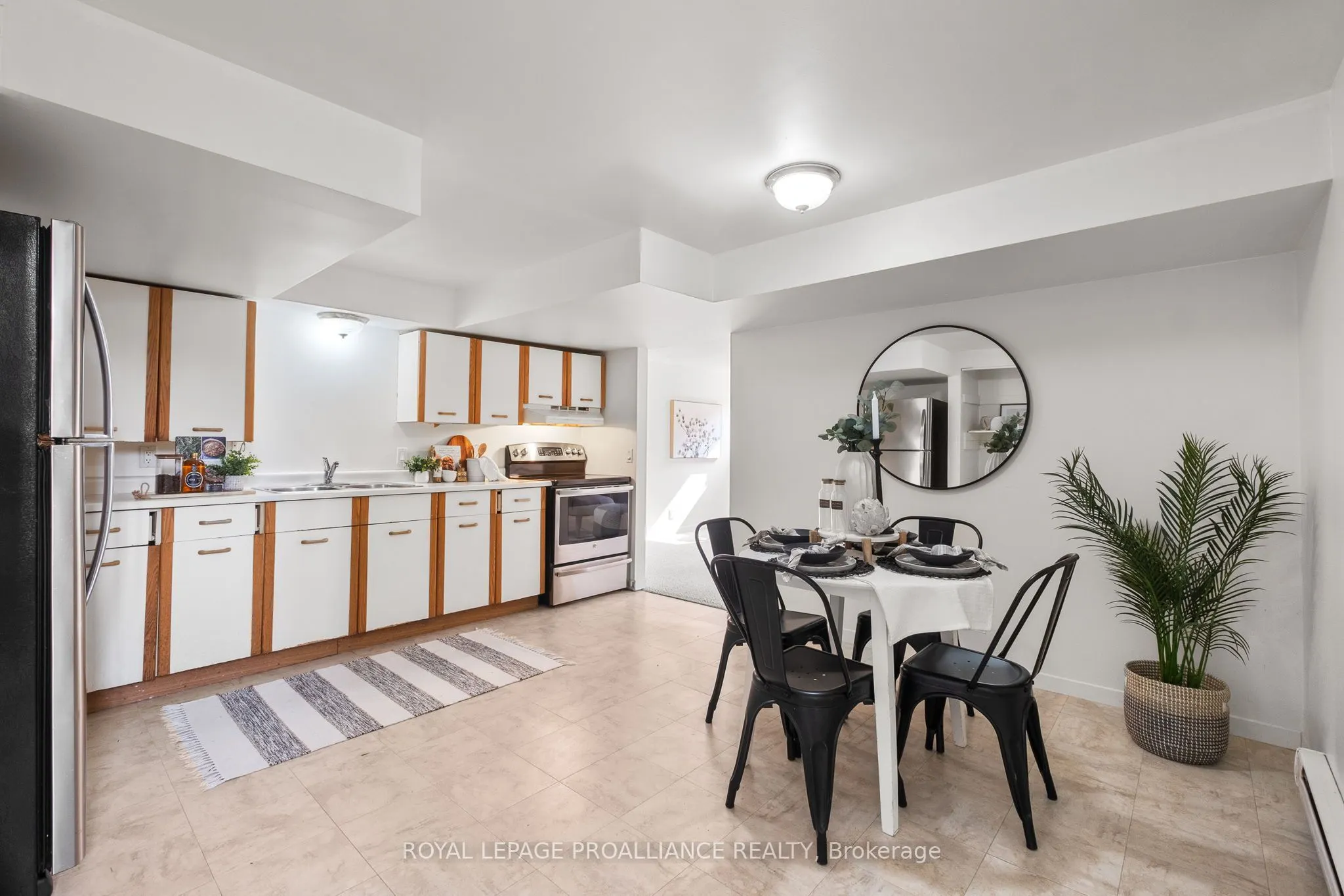 40 University Avenue W