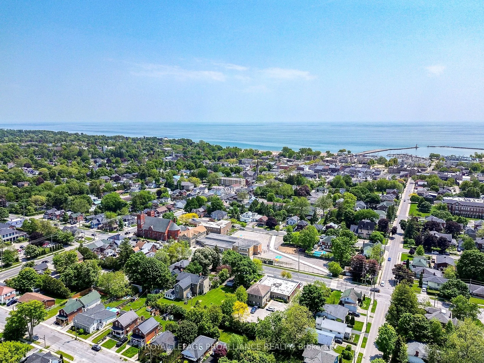 40 University Avenue W