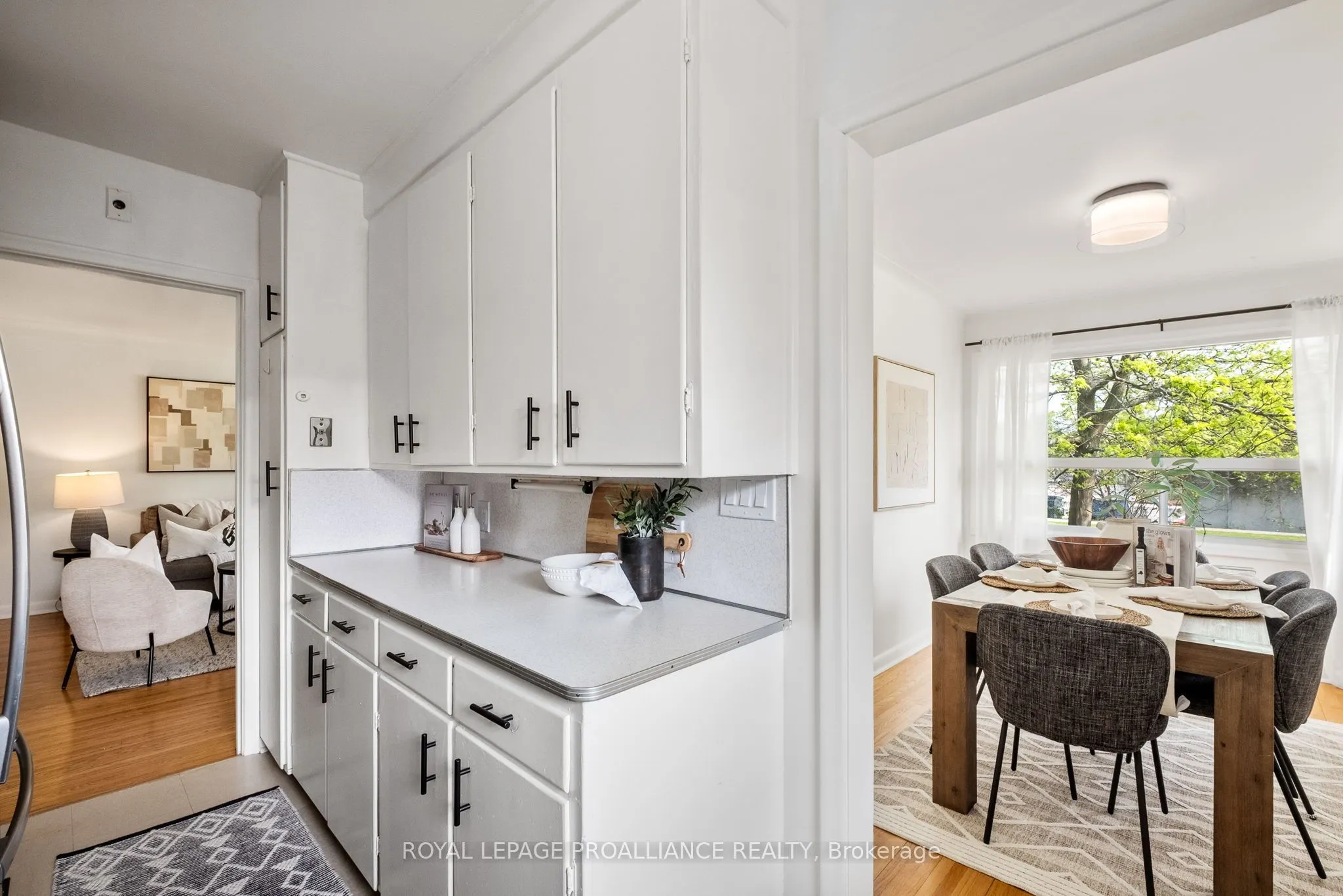 40 University Avenue W