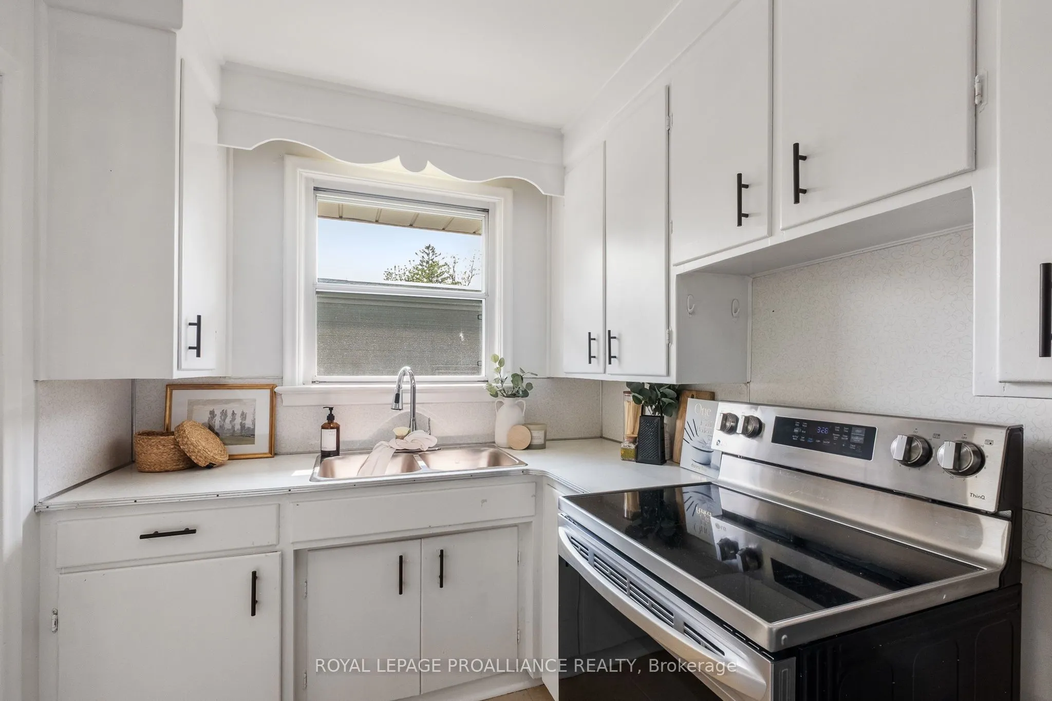 40 University Avenue W