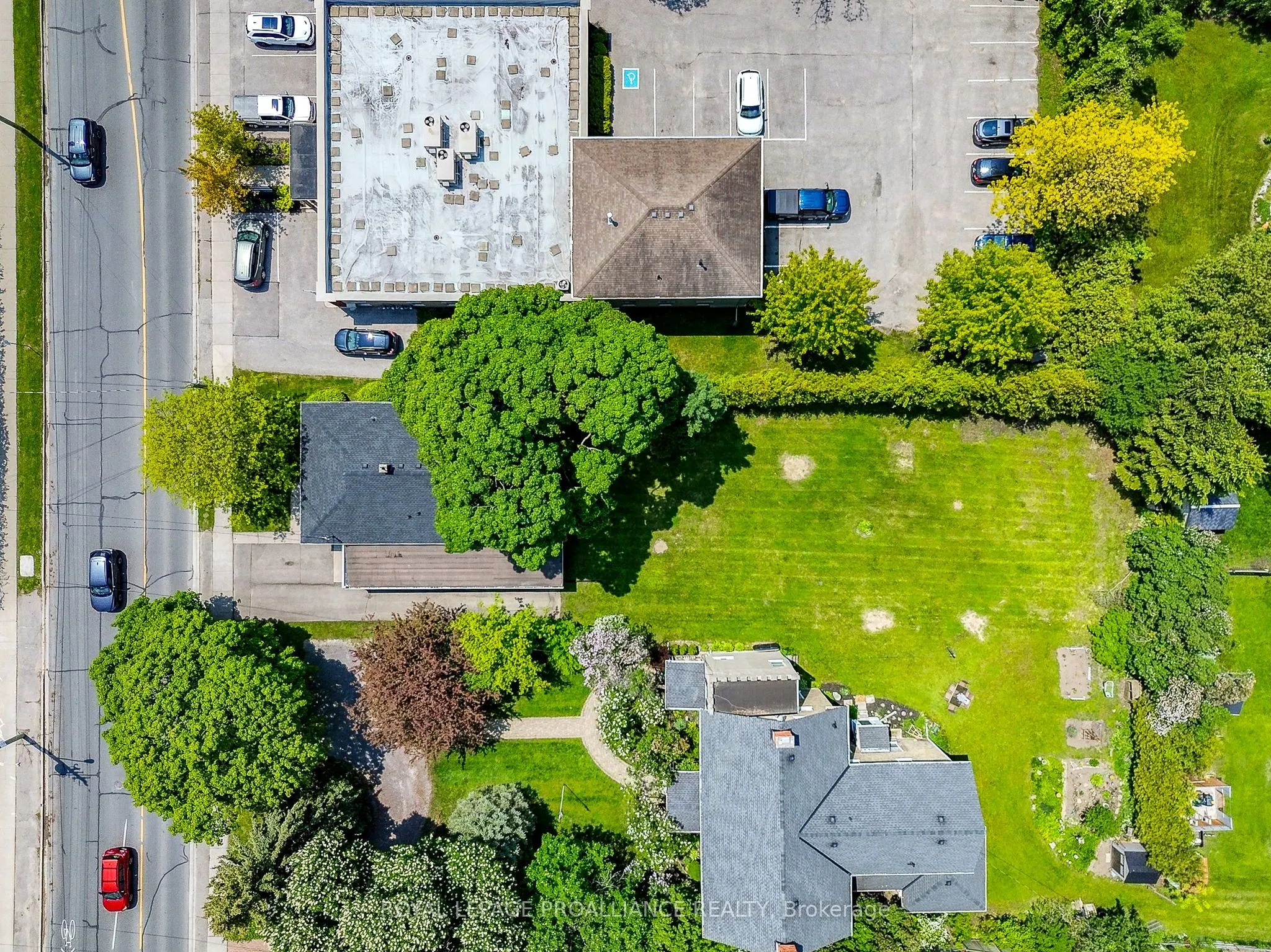 40 University Avenue W