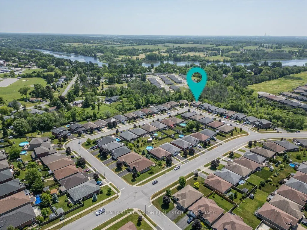79 Hartwood Crescent
