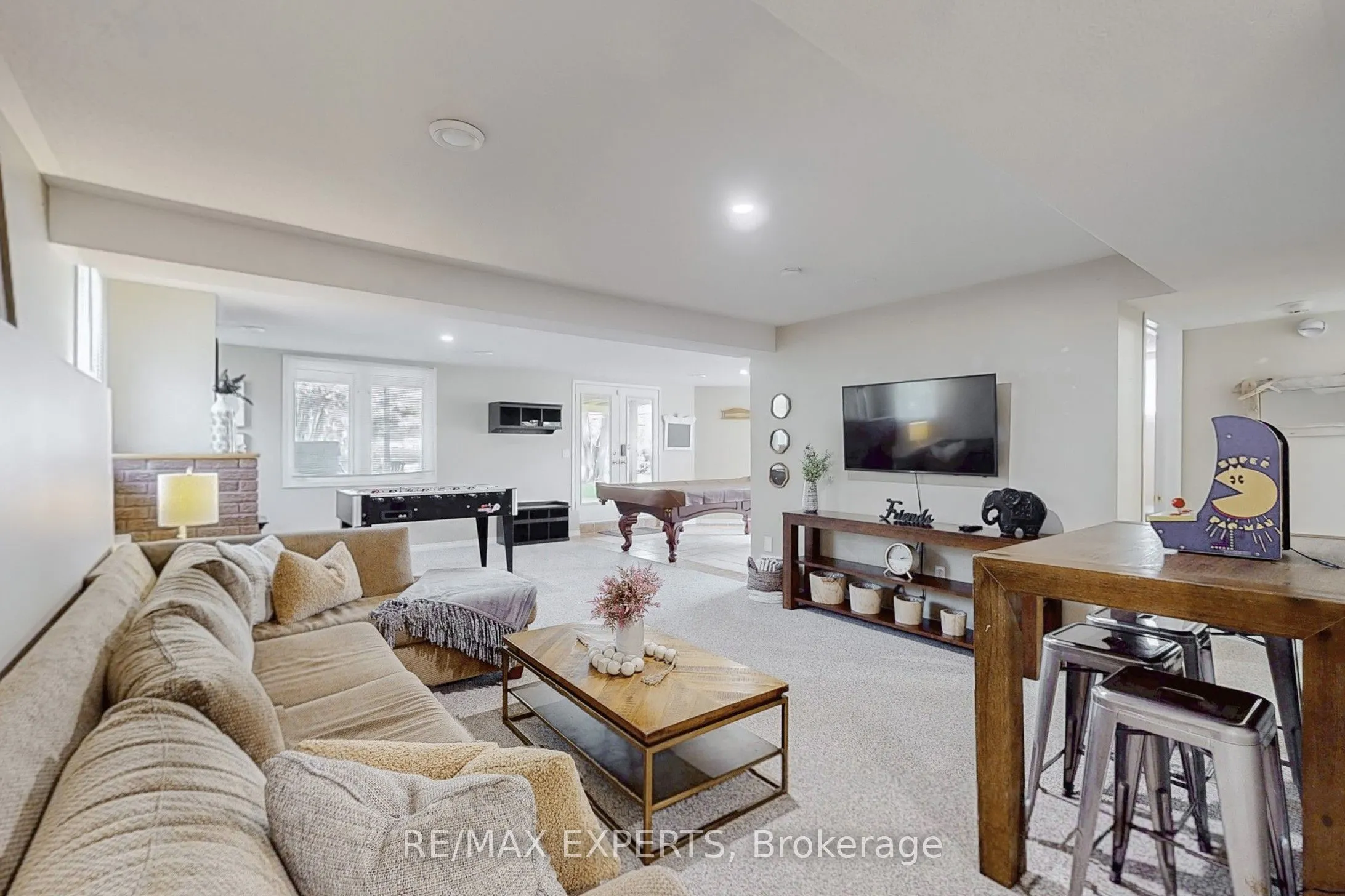 60 River Drive