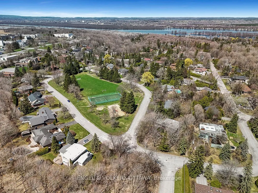 20 Robin Crescent