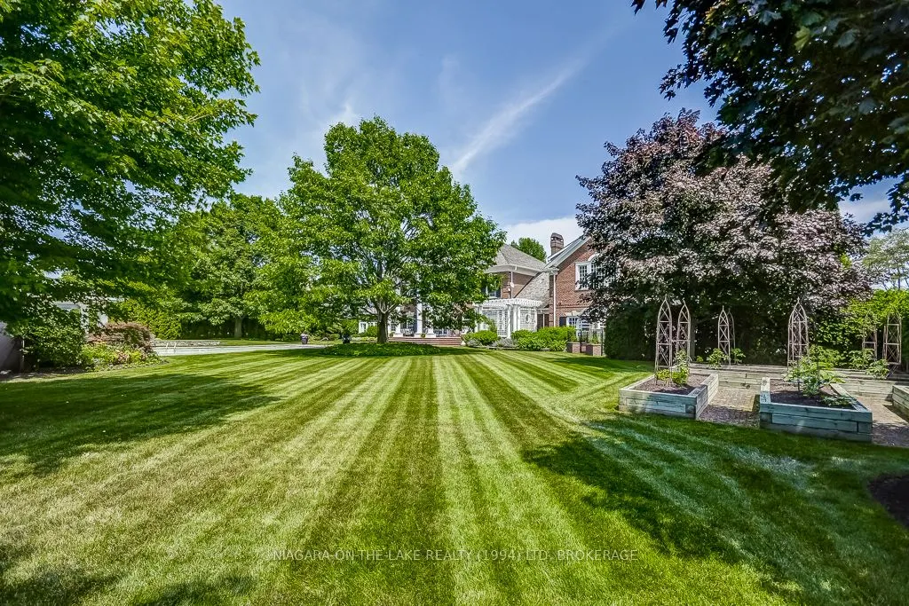 14842 NIAGARA RIVER Parkway