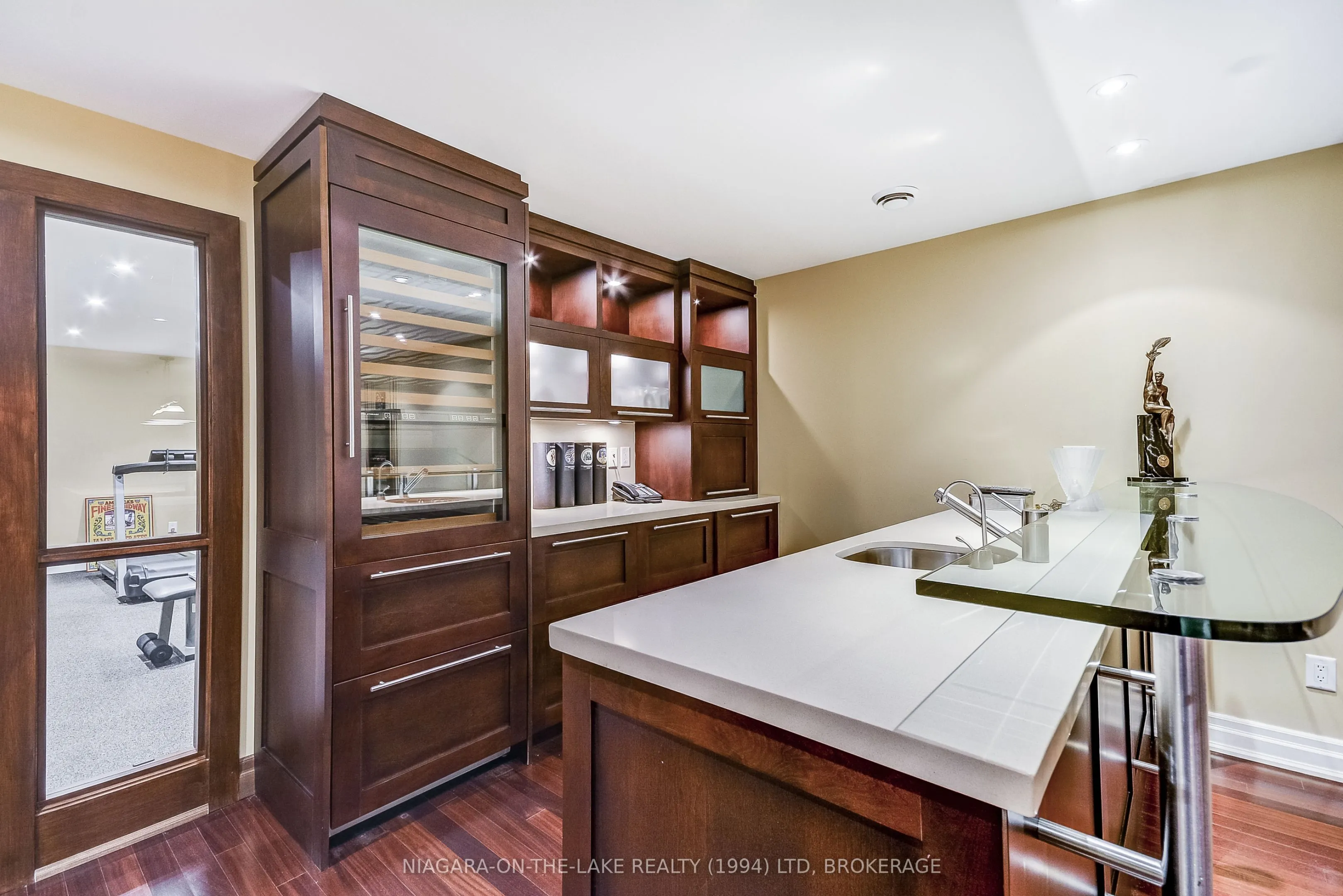 14842 NIAGARA RIVER Parkway