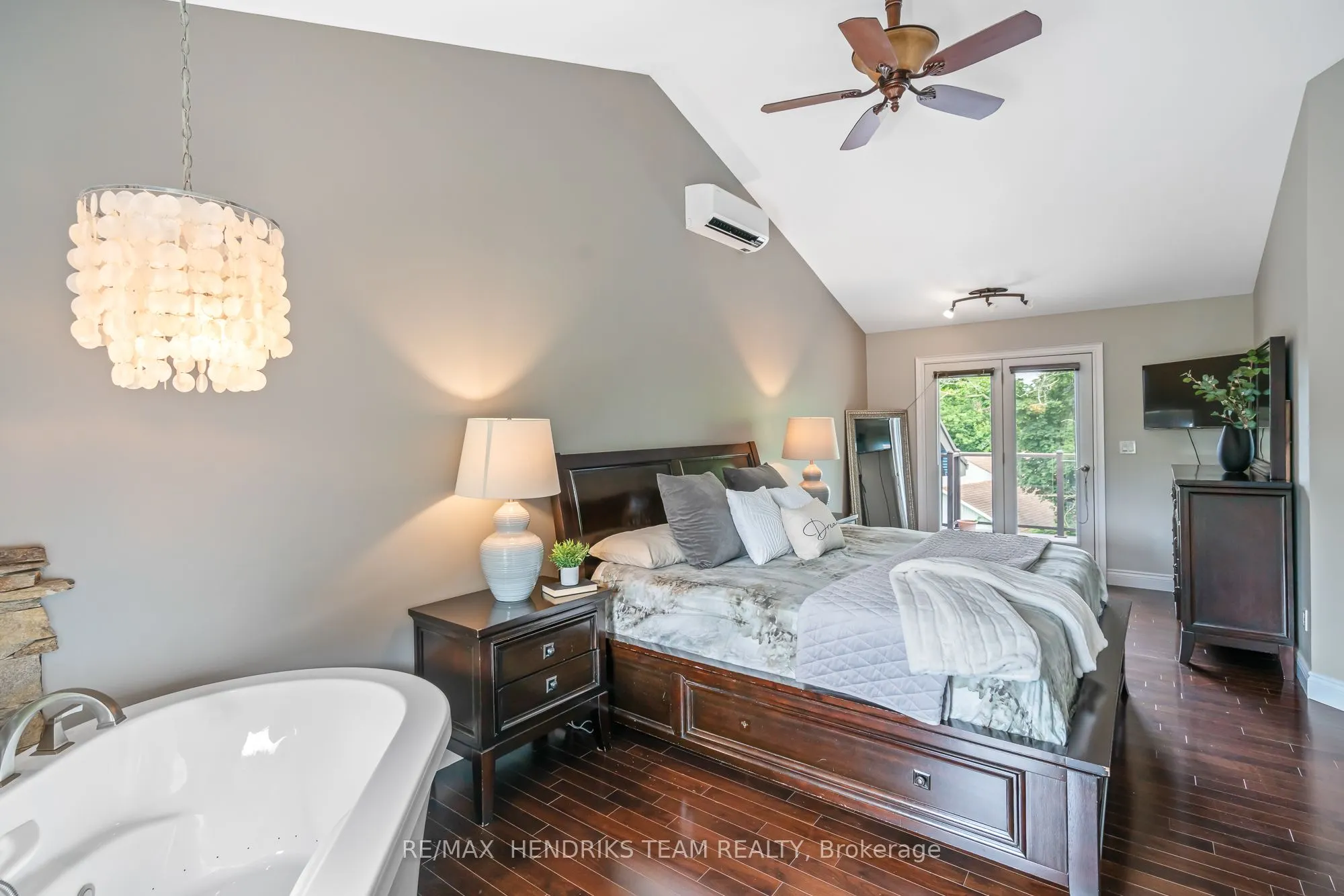 4 FRONT Street S, #MAIN HOUSE