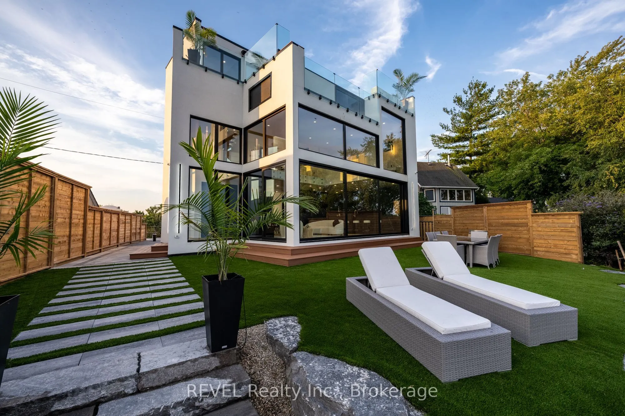 6 FIRELANE 11A Street