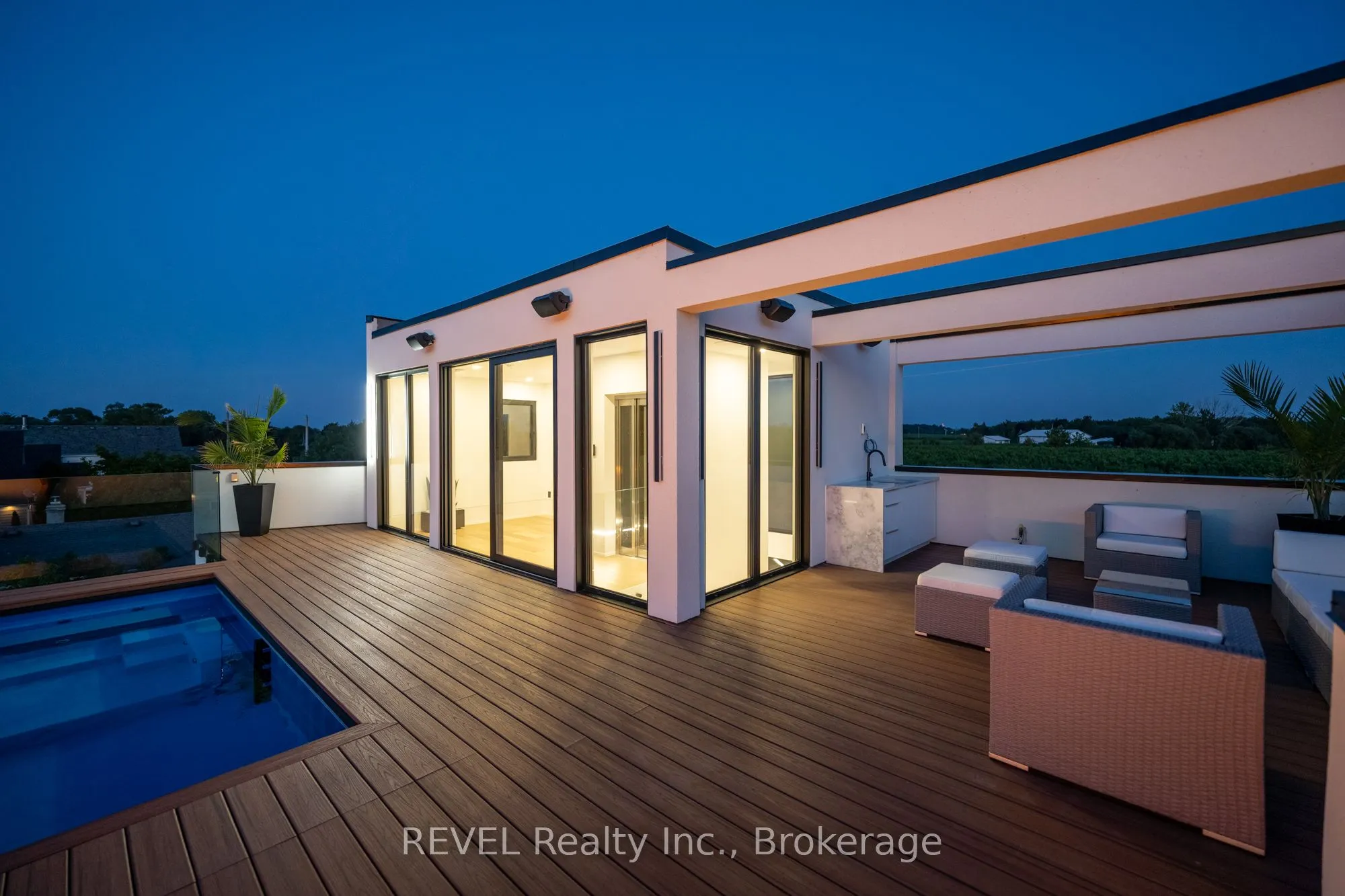 6 FIRELANE 11A Street