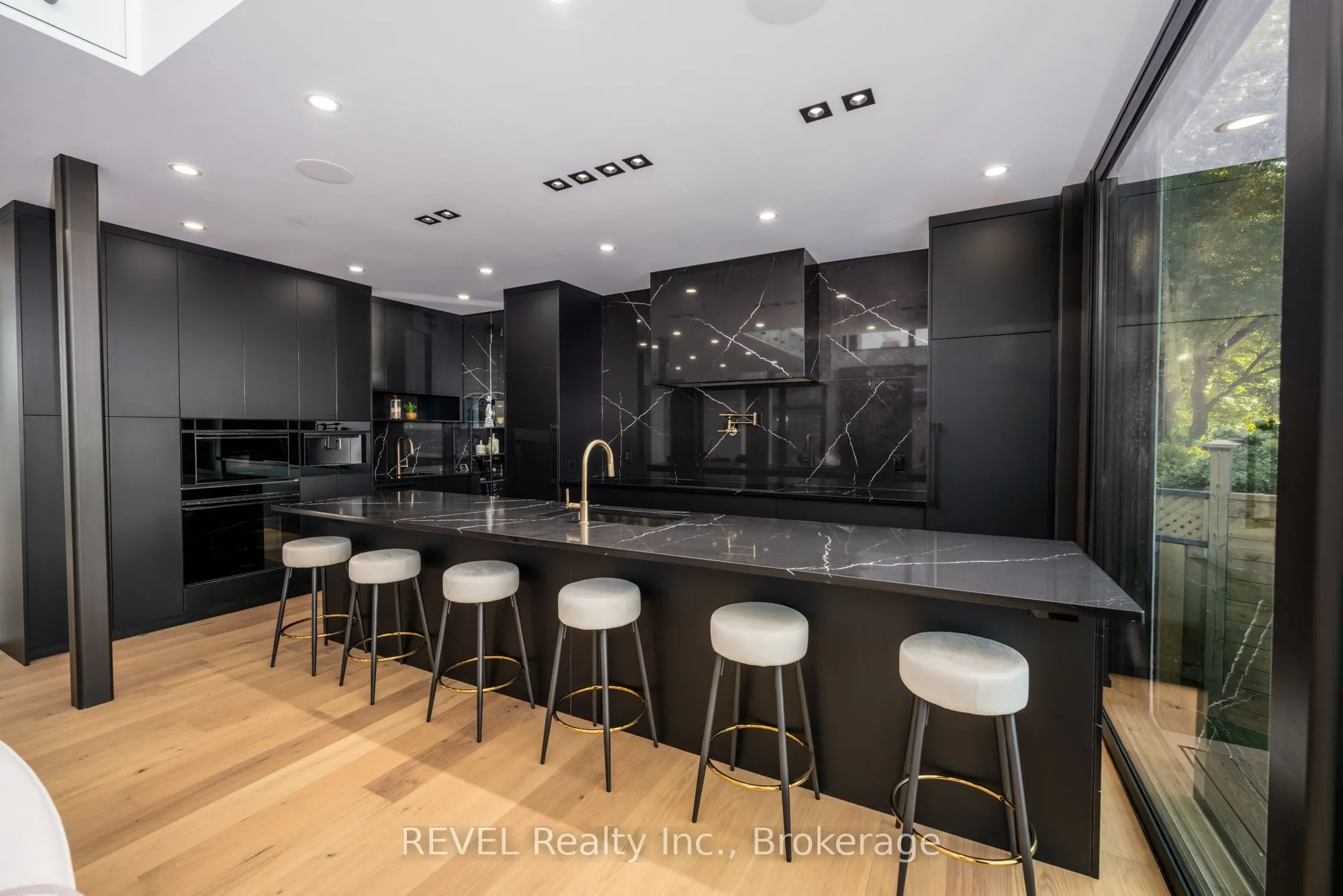 6 FIRELANE 11A Street