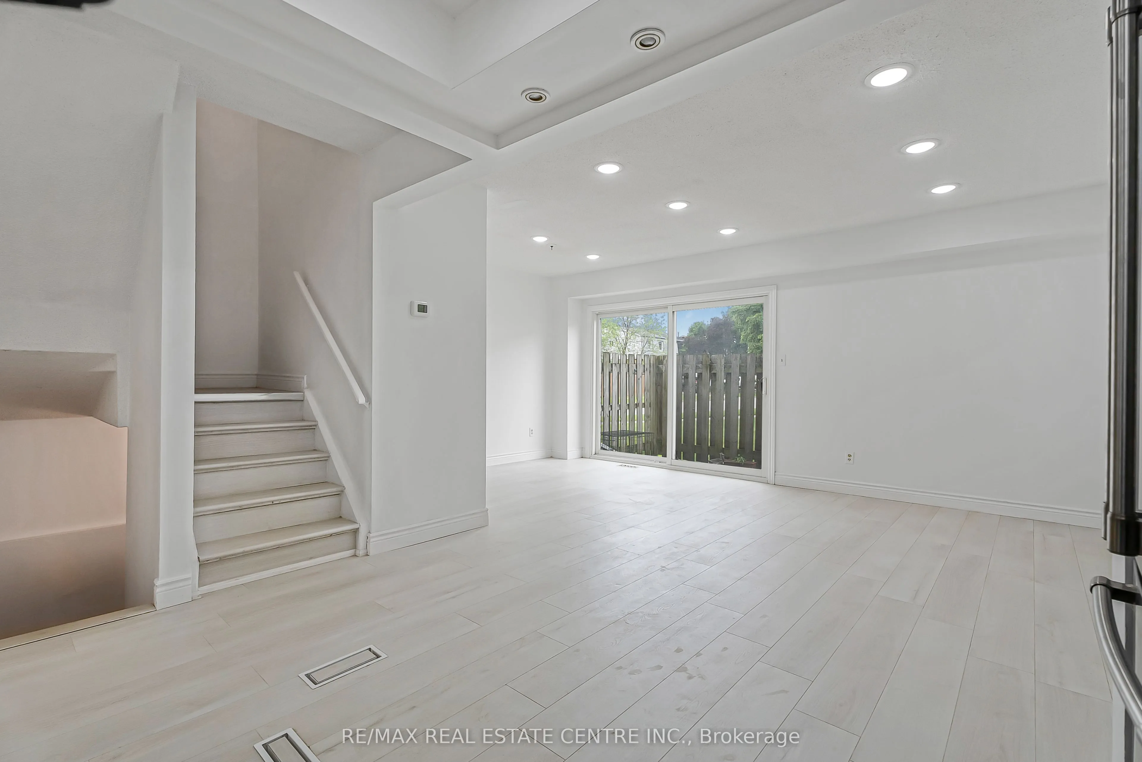 125 Sekura Crescent, #1