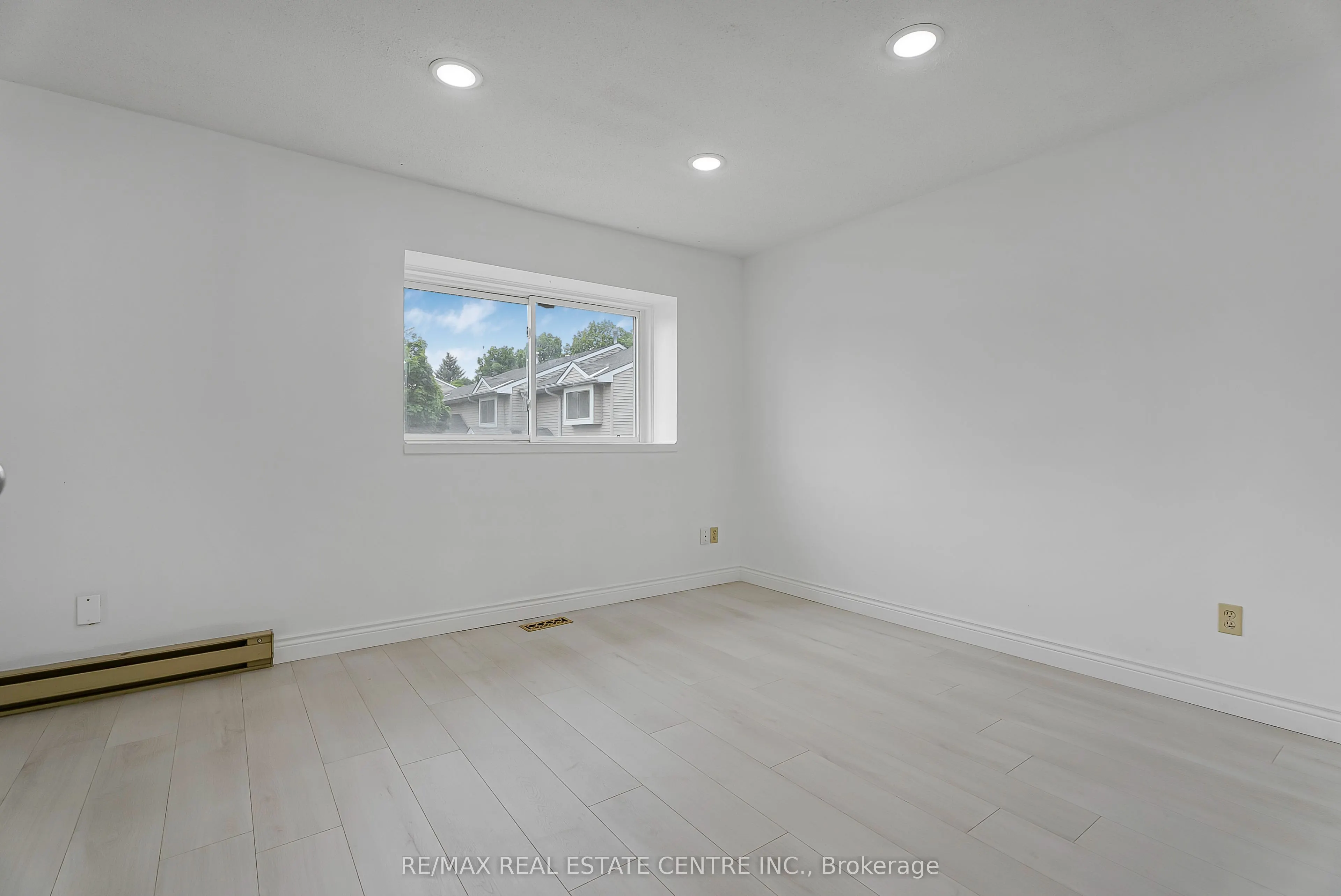 125 Sekura Crescent, #1