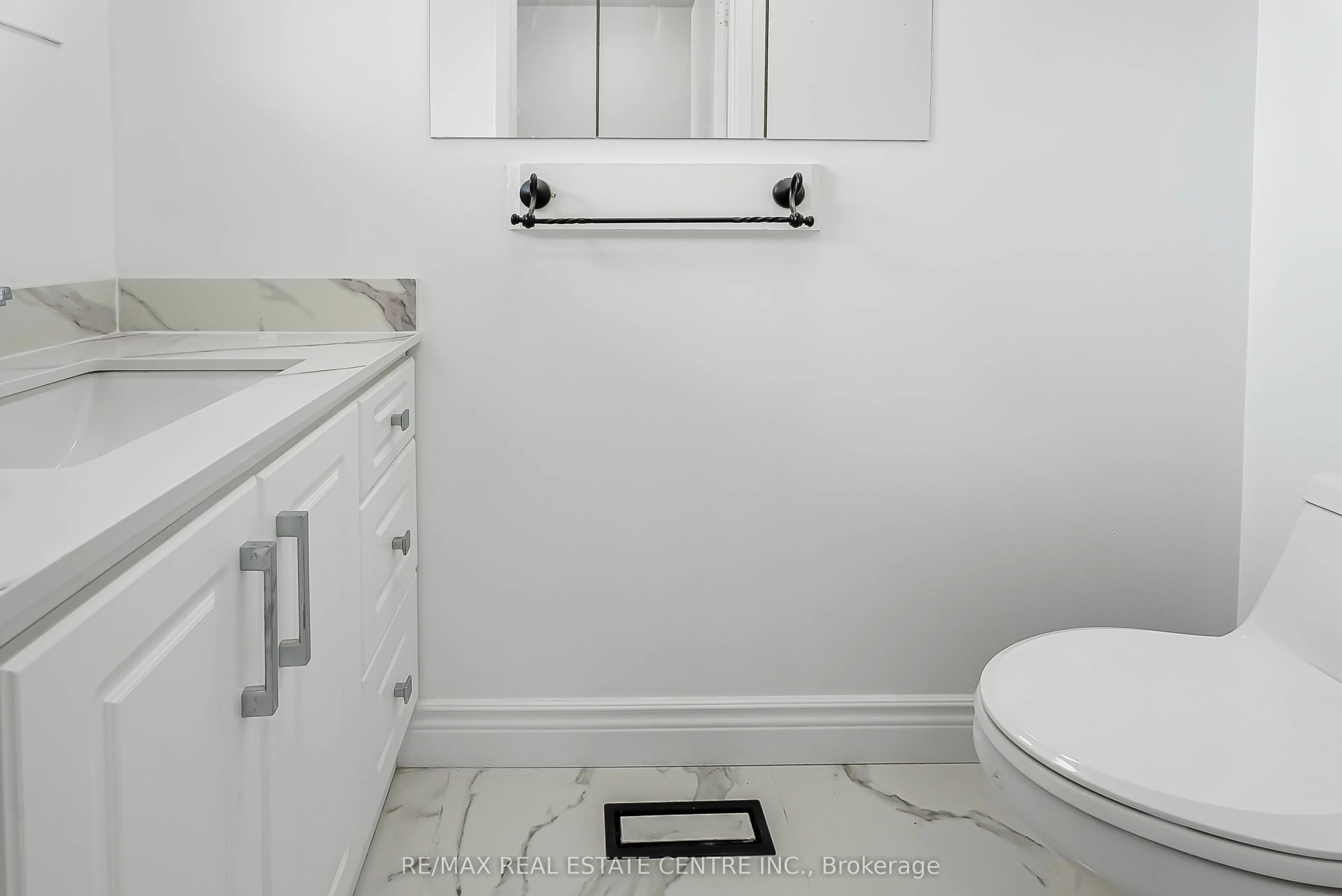 125 Sekura Crescent, #1