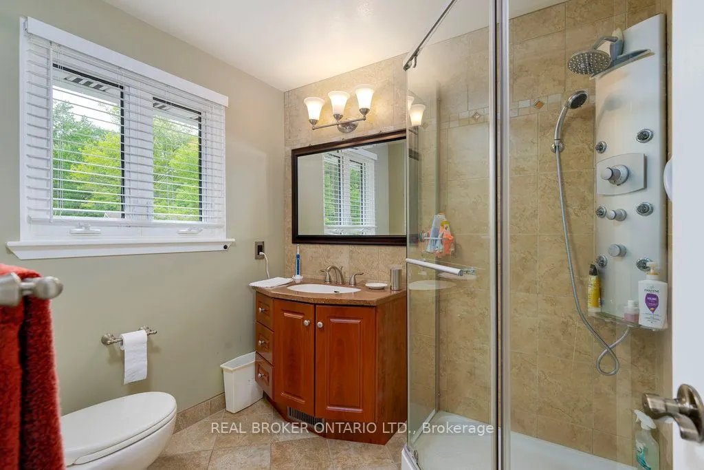 31 Oakhurst Crescent