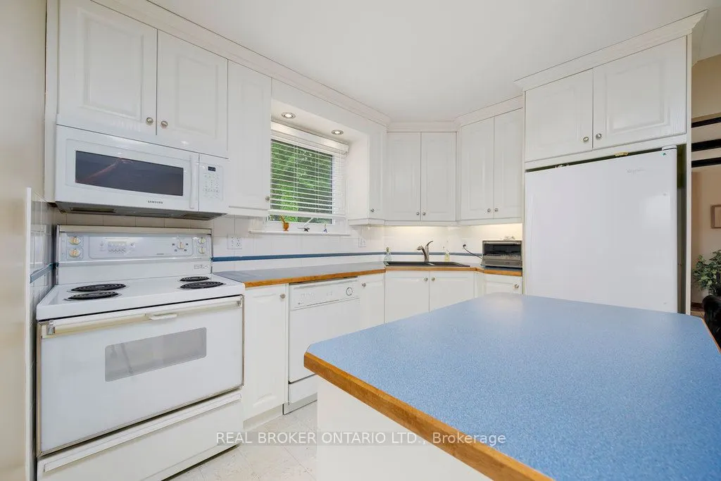 31 Oakhurst Crescent