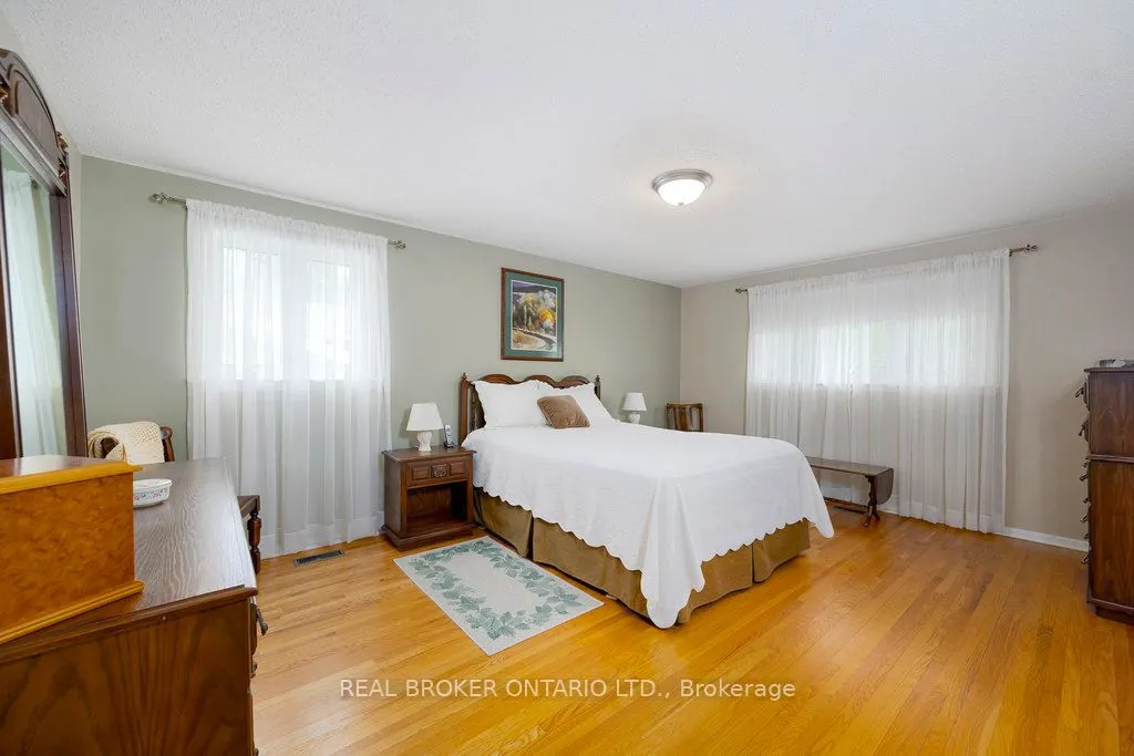 31 Oakhurst Crescent