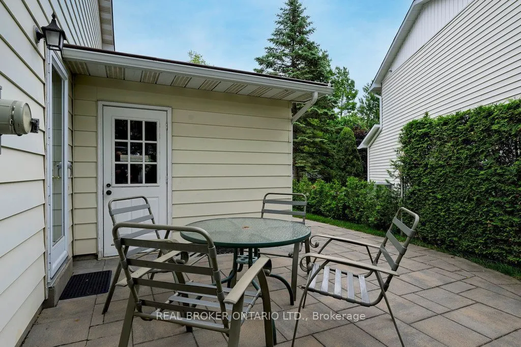 31 Oakhurst Crescent