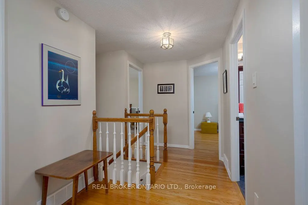 31 Oakhurst Crescent