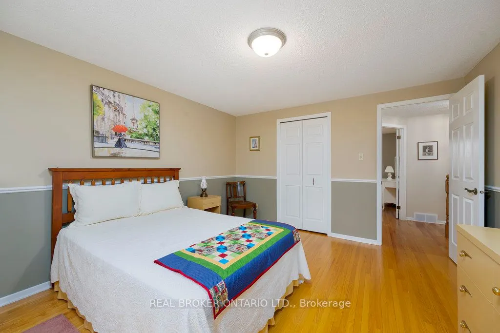 31 Oakhurst Crescent