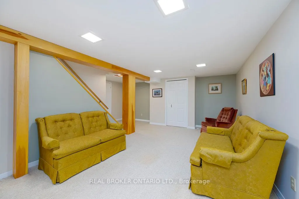 31 Oakhurst Crescent