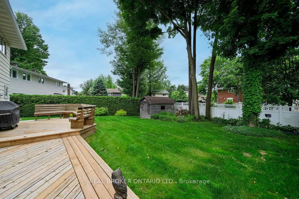 31 Oakhurst Crescent