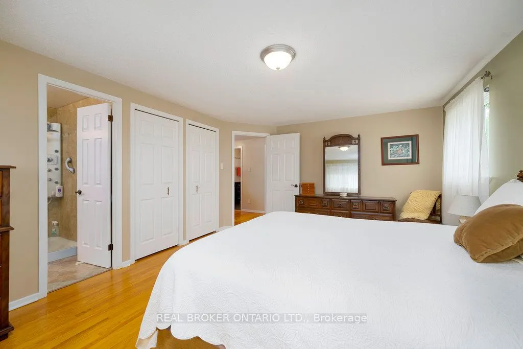 31 Oakhurst Crescent