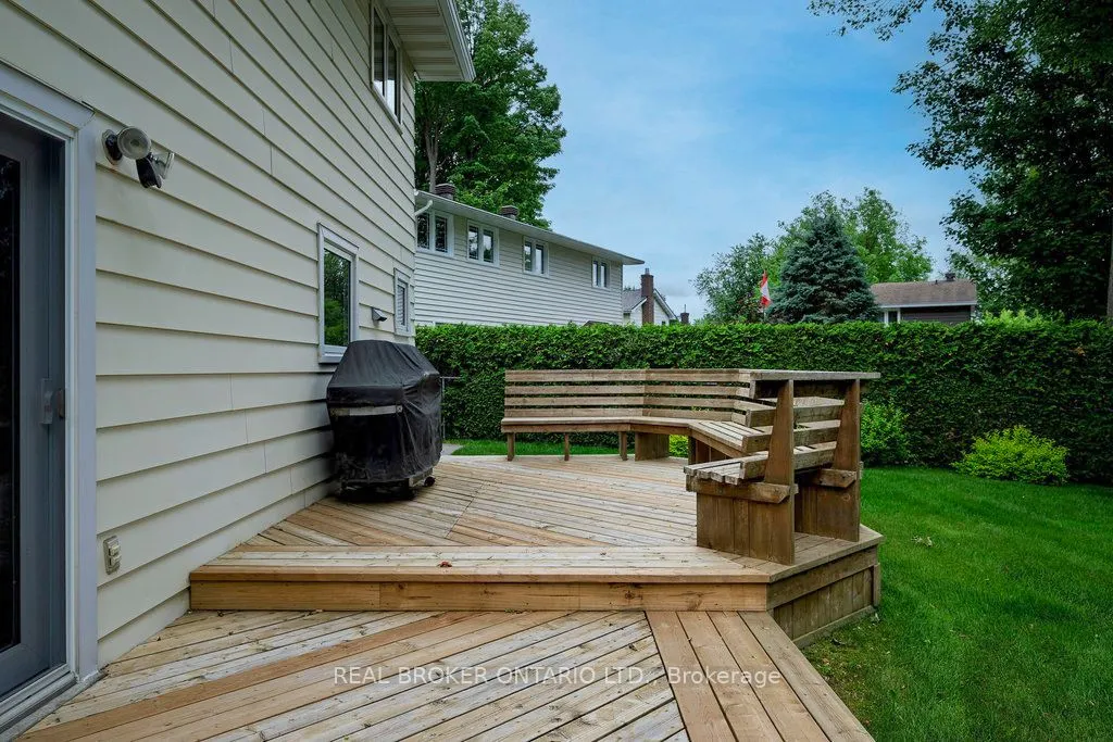 31 Oakhurst Crescent