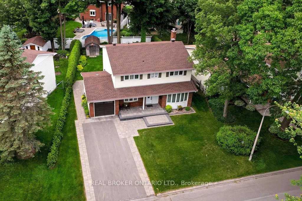 31 Oakhurst Crescent