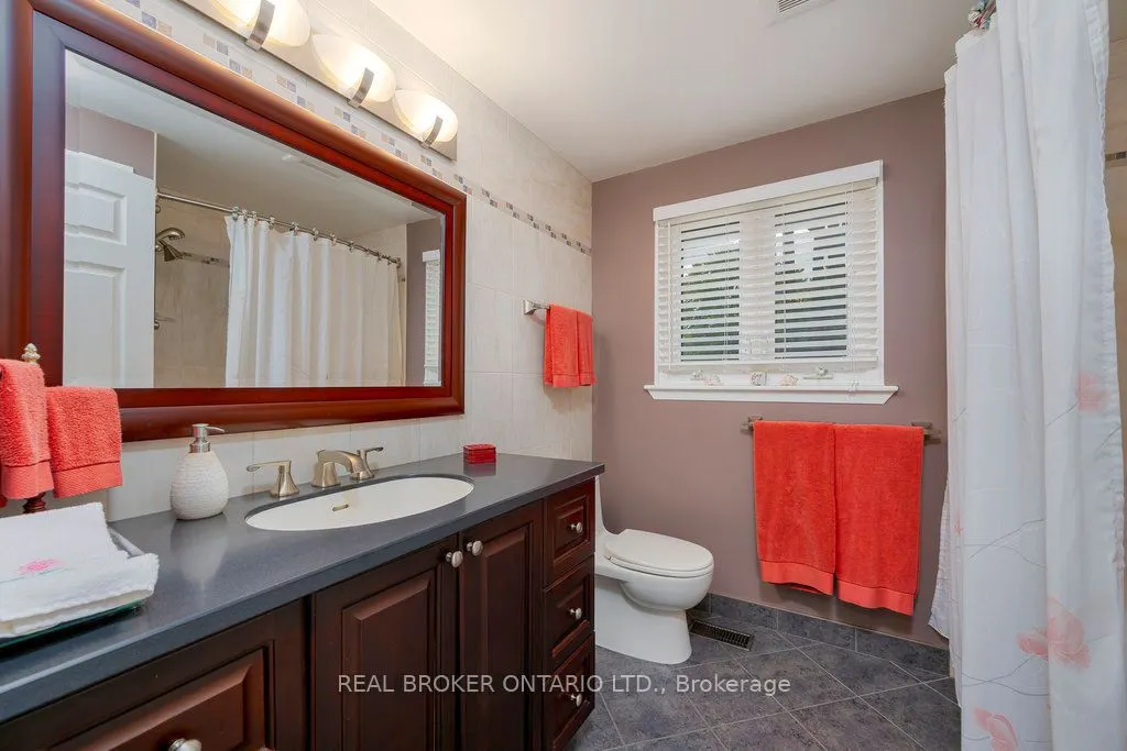 31 Oakhurst Crescent