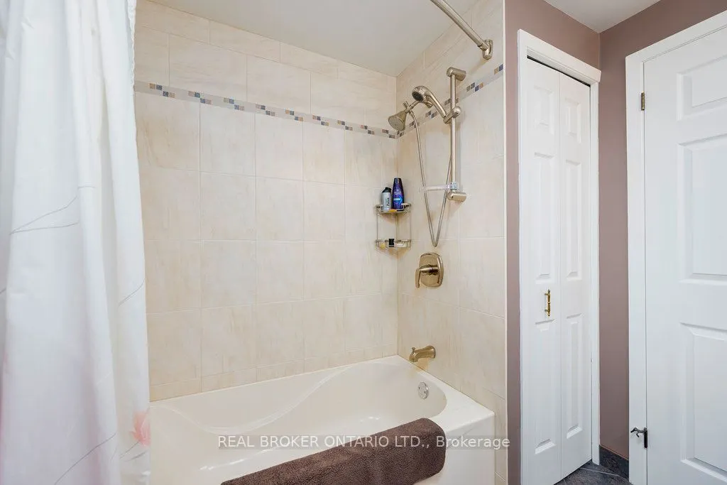 31 Oakhurst Crescent