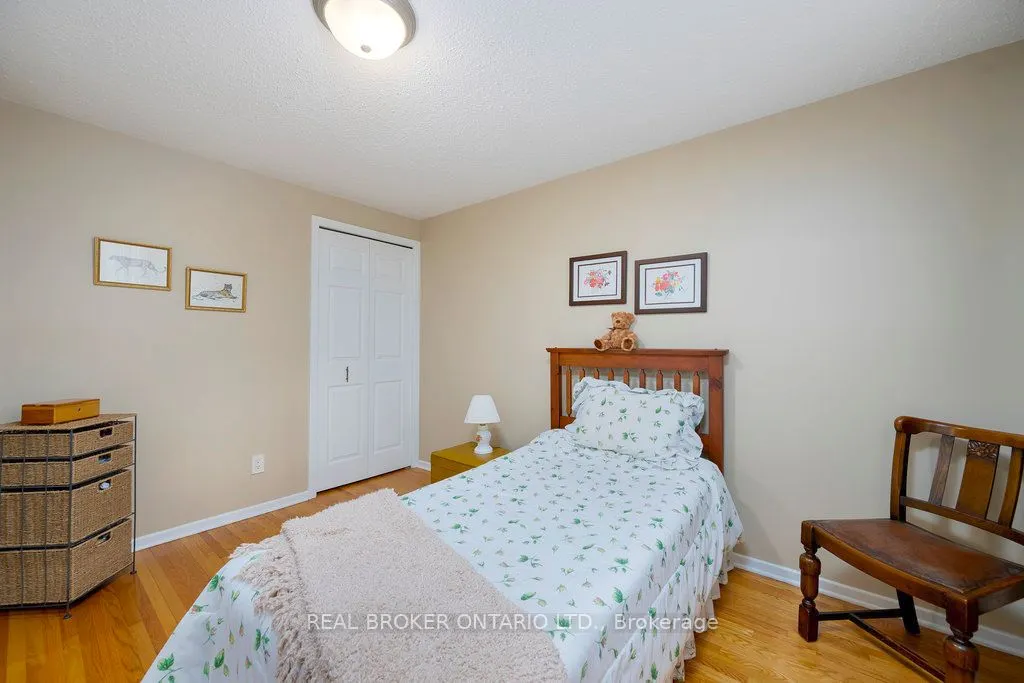31 Oakhurst Crescent