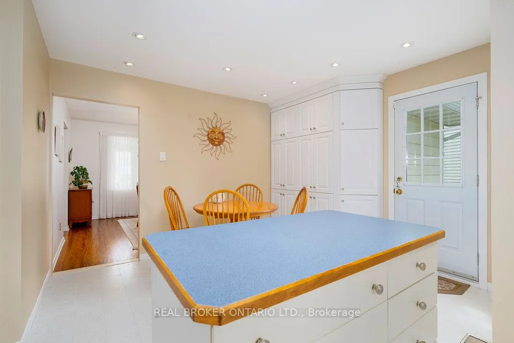 31 Oakhurst Crescent
