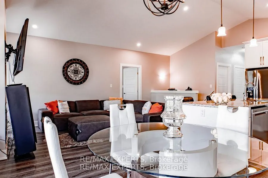10 MCPHERSON Court #21