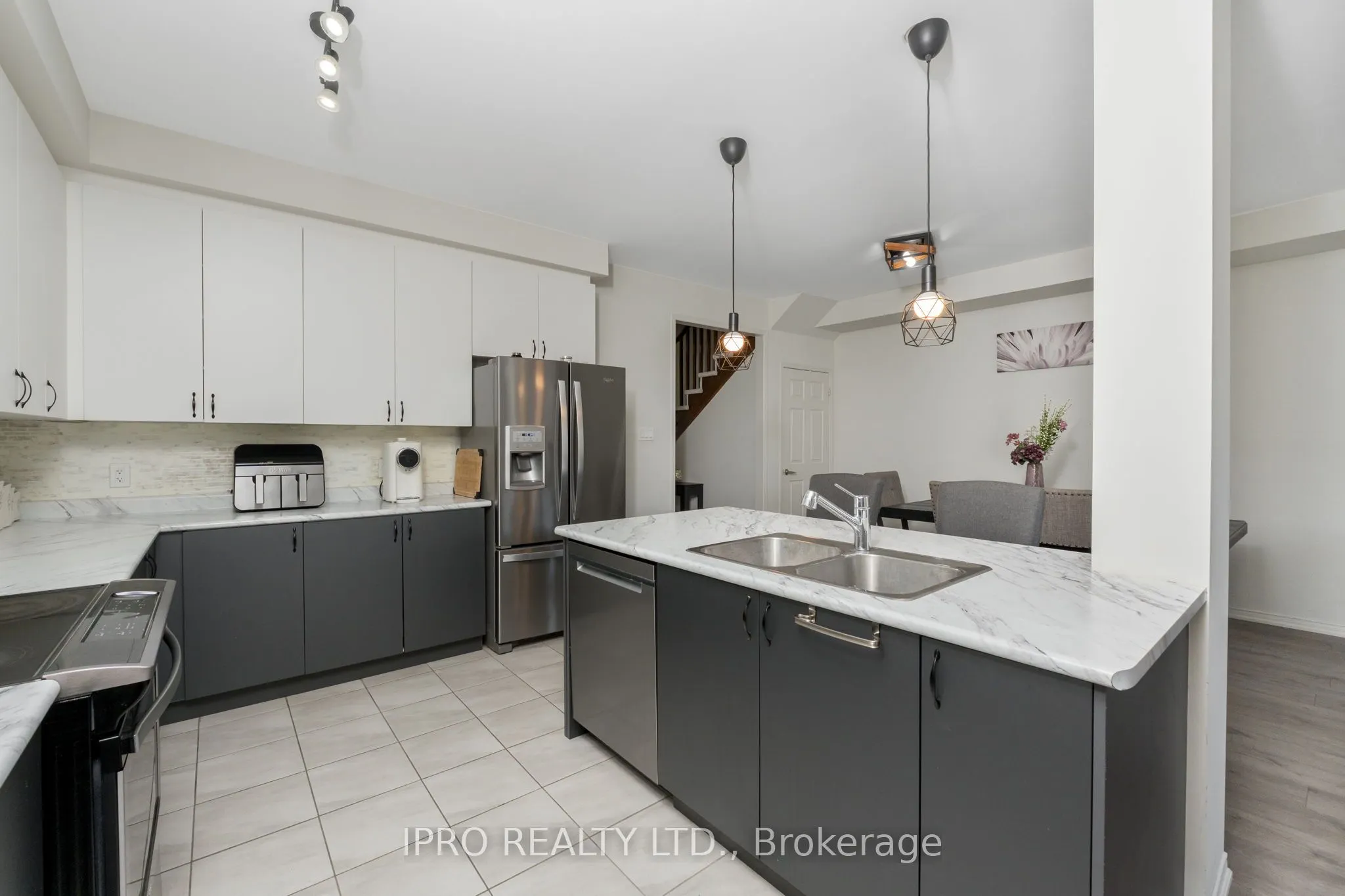 25 Elliot Street E #2