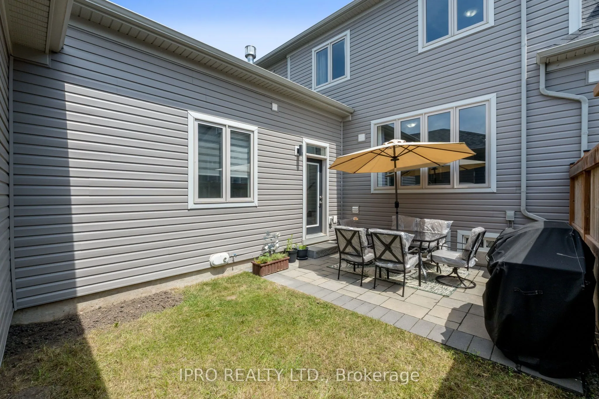 25 Elliot Street E #2