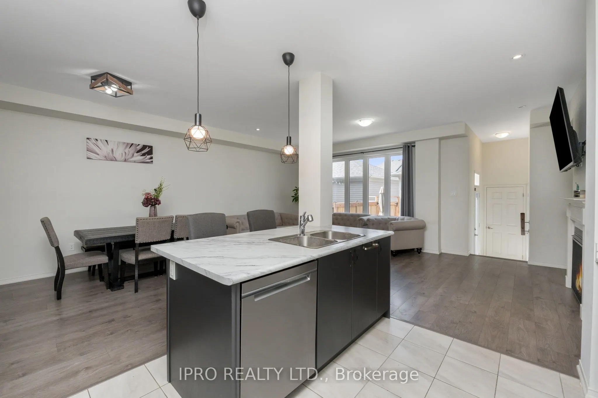 25 Elliot Street E #2